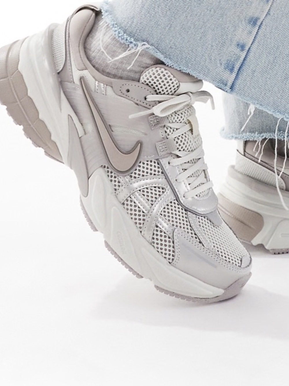 Nike V2k sneakers W11/M9.5